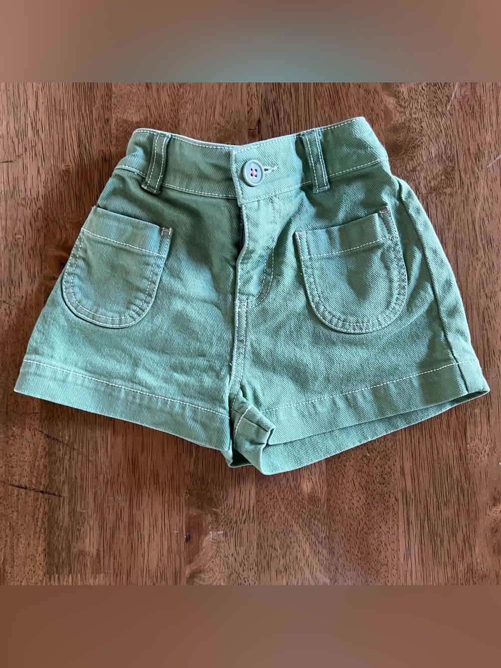 Mini Boden size 3y green shorts